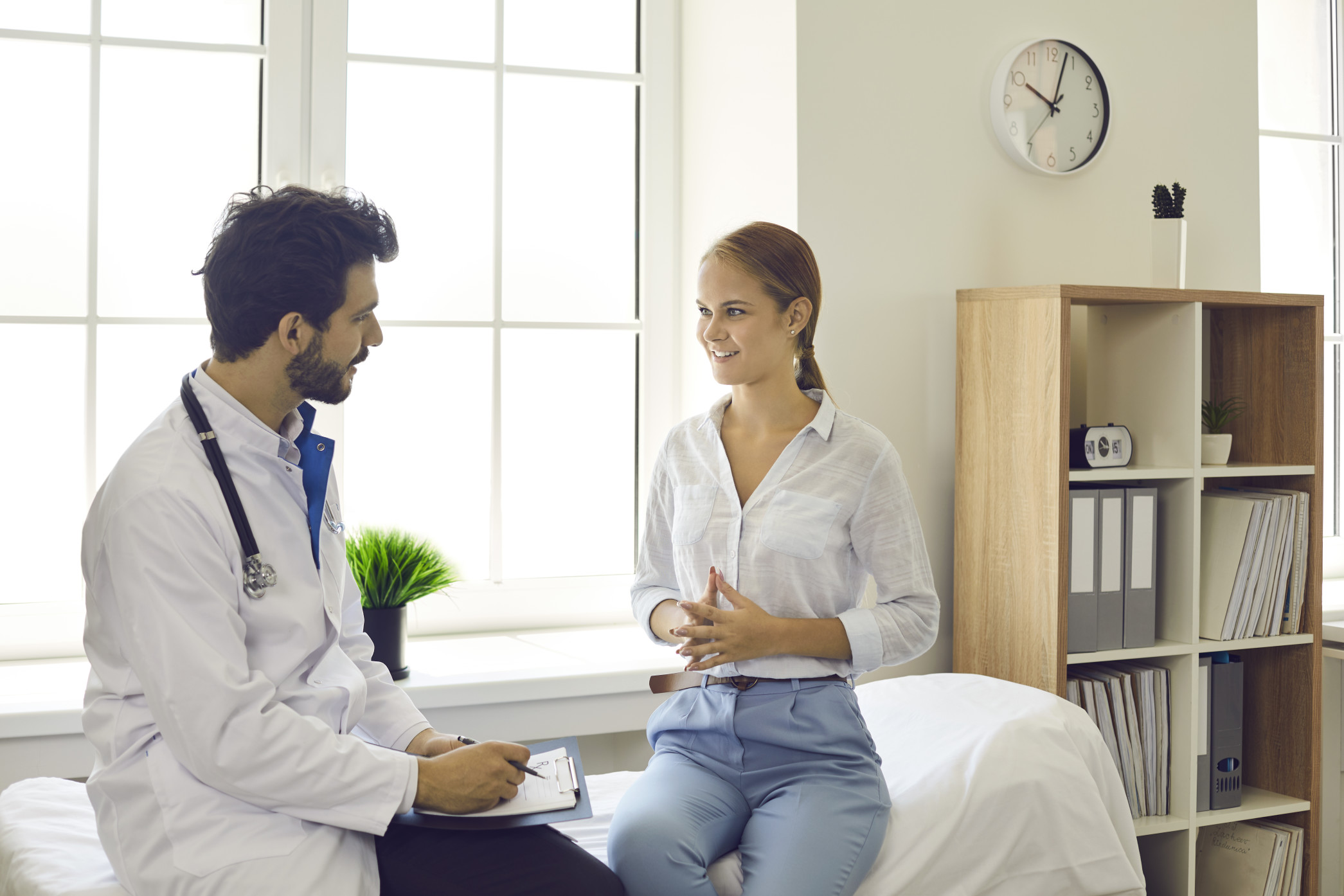 Vorteil der privaten Krankenversicherung: Mehr Zeit für persönliche Betreuung und Beratung Bild: @StudioRomantic via Twenty20